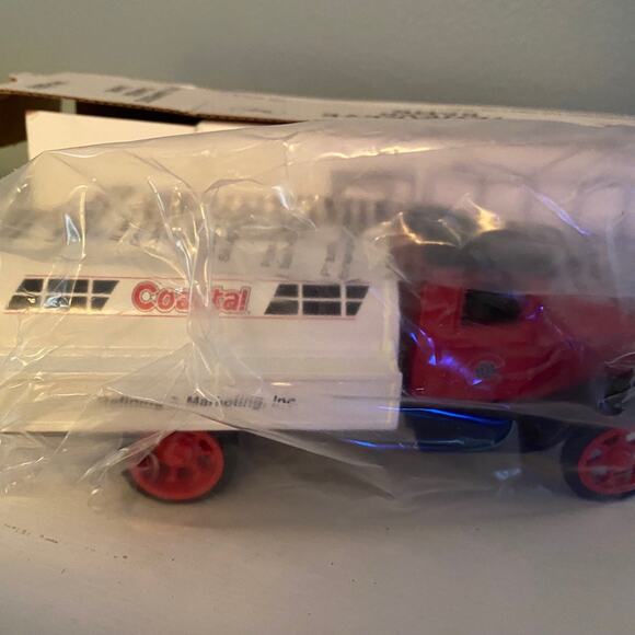 1/34 Ertl 1931 Hawkeye Tanker new in factory sealed bag. (A1) - Picture 1 of 10